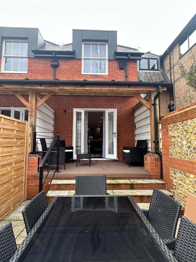 Beautiful House On The River Itchen Villa Winchester Exterior photo